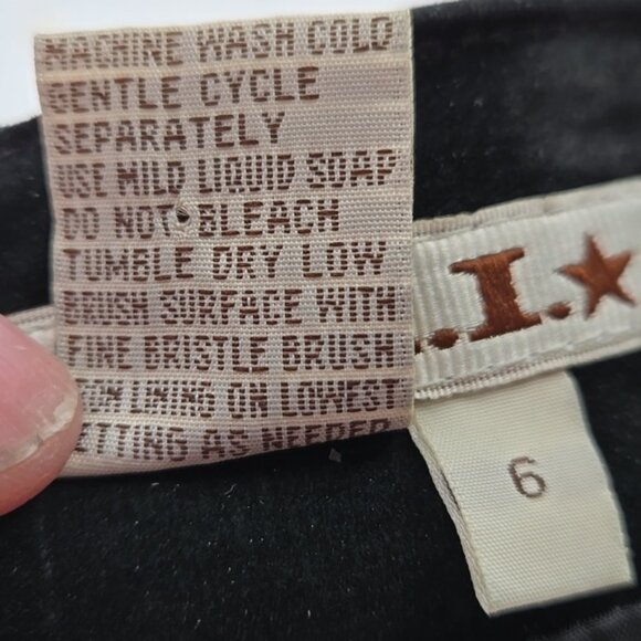 A.M.I. Elegant Black Suede Maxi Skirt - Picture 8 of 8